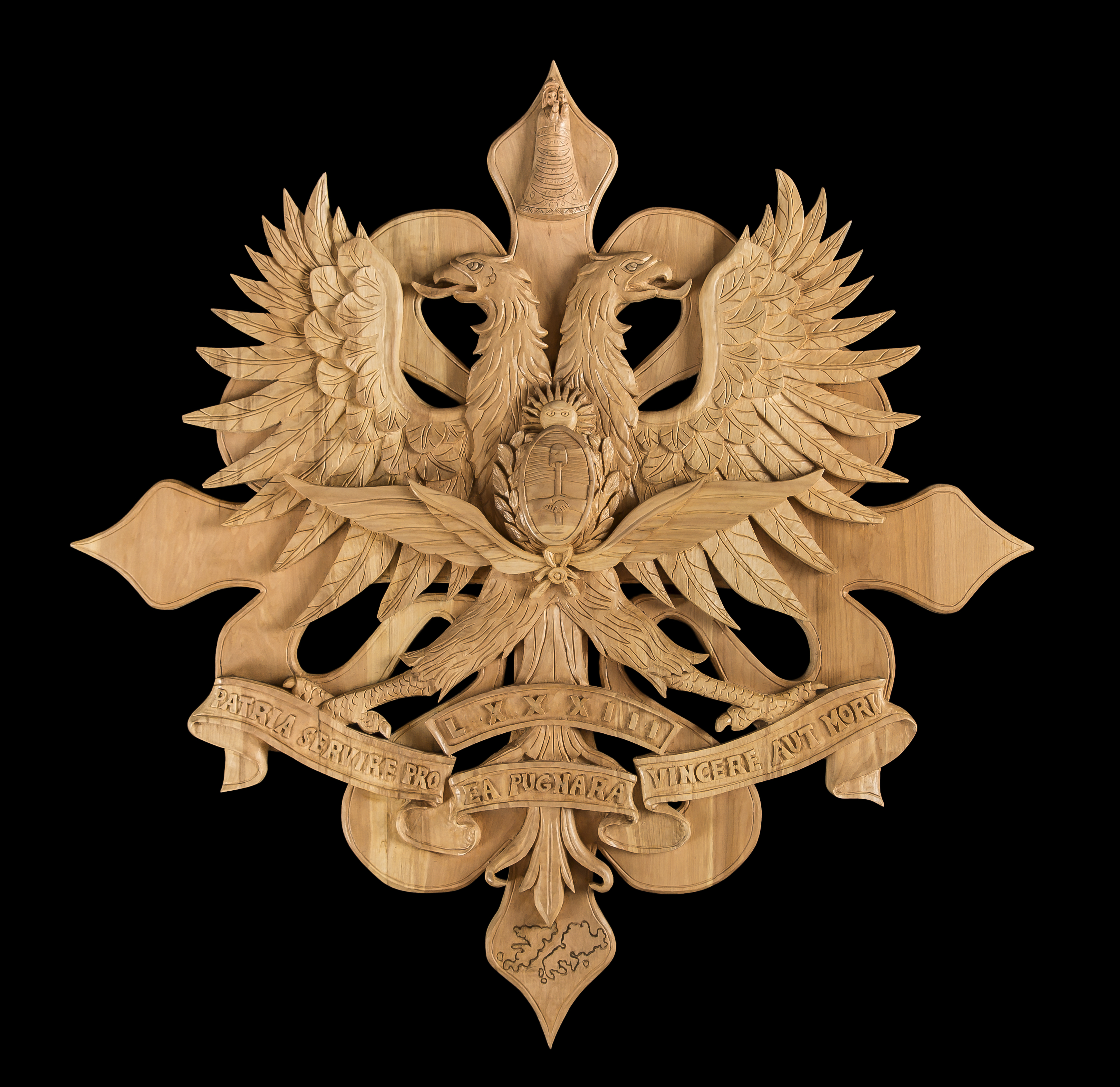 Medalla 'Pugnara' tallado en madera de lenga, 1x1m